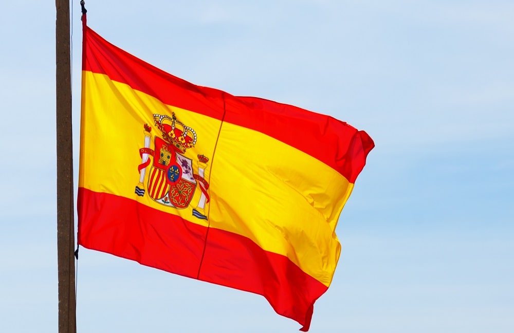 Bandeira do país representando as possibilidades de trabalhar na Espanha para imigrantes