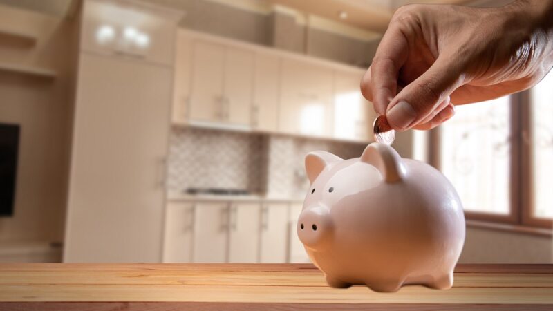 Como economizar dinheiro ganhando R$ 1.320,00? Confira 4 dicas cruciais!
